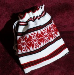 Traistuta populara romaneasca 16x16 cm, pe alb