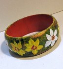 Brățară handmade din lemn „Narcise de primăvară”