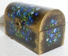 Casetă suvenir pictată cu flori de Nu-mă-uita