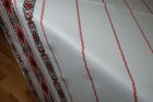 Față de masă imprimată motiv tradițional 160x160 cm cu roșu