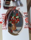 Mărțișor pictat manual pe ceramică – Buchet de lalele și frezii